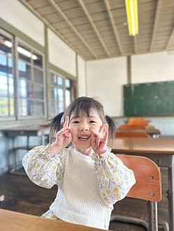 ゆいなちゃん(旧遷喬尋常小学校)