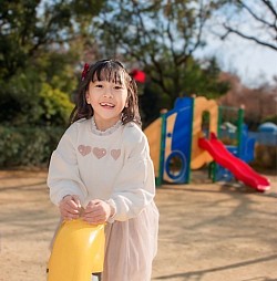 【せなちゃん】公園の遊具で遊んでいる時のキッズスマイルは最強にキラキラしてますよね〜！！写真だけでなく、動画でも素敵な時間を残すことができました！