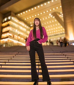 【かなこさん】今話題の大阪駅北側は、規模感が凄い！そんなロケーションを活かしながら、モデルのすらりとしたプロポーションを撮ることができました！