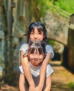 【りのちゃん・ゆのちゃん】長崎県西海市の森林公園！スリル満点の要塞トンネルにはしゃぎまくった姉妹でした！