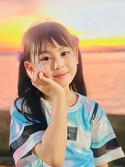 【ひなちゃん】長崎県の千綿駅。線路のすぐ向こうは海(湾)！この日の夕暮れもめっちゃ素敵でした！ドラマチックな撮影ができました！