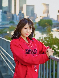 【かのんちゃん】大阪でのファッションショーの出演後、中之島公園近辺にて。華やかなお衣装そのままに、素敵な撮影をさせていただきました！都会の夕暮れはエモいですね！