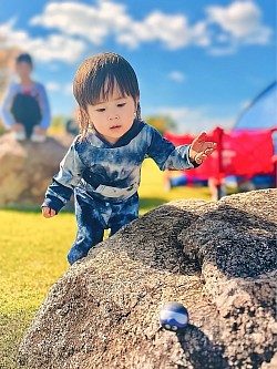 【りとくん】本人お気に入りのおもちゃ(バイキンマンボール)は、撮影時の魔法のアイテム！？日に日に成長するこの時期のワンシーンは全てが貴重！素敵な一瞬を撮らせていただきました！