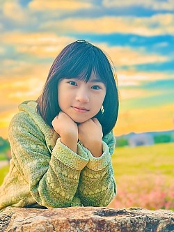 【るみちゃん】大阪・万博記念公園にて。晩秋の頃、コキアやコスモスが綺麗に咲いてて、ロケ撮してて楽しすぎました！そして、この日も、夕焼けが綺麗すぎました〜！！