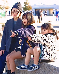 【エマちゃん・ニコちゃん】撮影自体が初めてとのことで、緊張気味でしたが、徐々にカメラを意識してポージングを繰り広げてくれて、楽しい撮影タイムとなりました！
