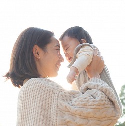 【たかしくん】屋外での撮影ならではの自然光を活かして、優しく柔らかい雰囲気のお写真を撮らせていただくことができました！